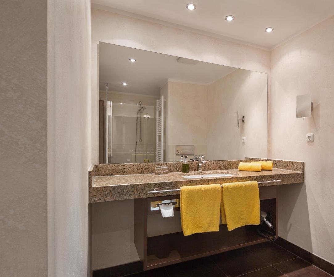 Wirtshaus & Hotel Goldener Greif Edelsfeld ภายนอก รูปภาพ