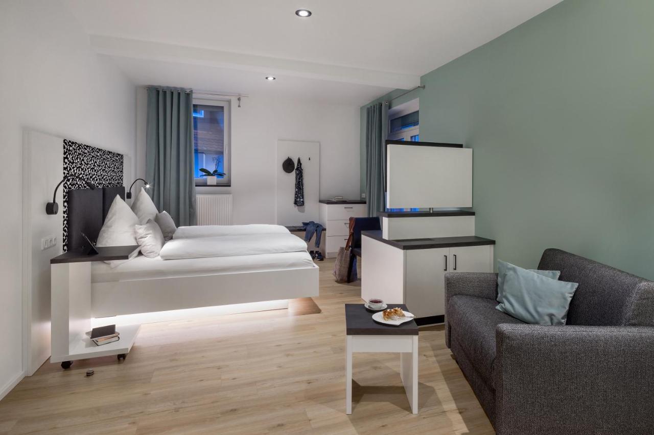 Wirtshaus & Hotel Goldener Greif Edelsfeld ภายนอก รูปภาพ