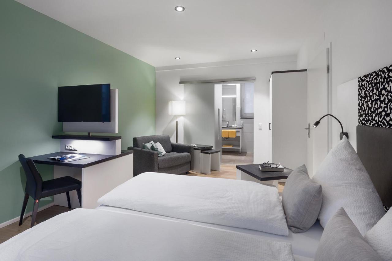 Wirtshaus & Hotel Goldener Greif Edelsfeld ภายนอก รูปภาพ