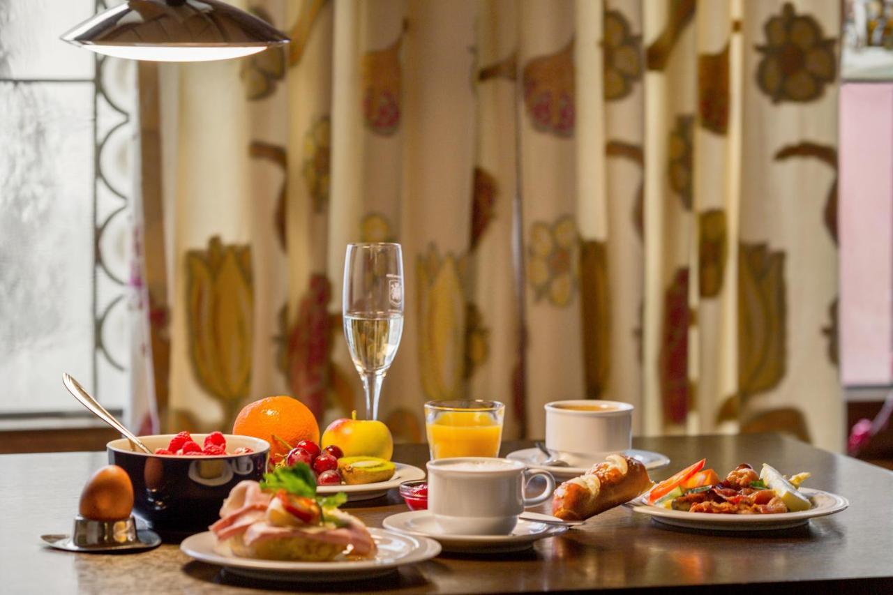 Wirtshaus & Hotel Goldener Greif Edelsfeld ภายนอก รูปภาพ