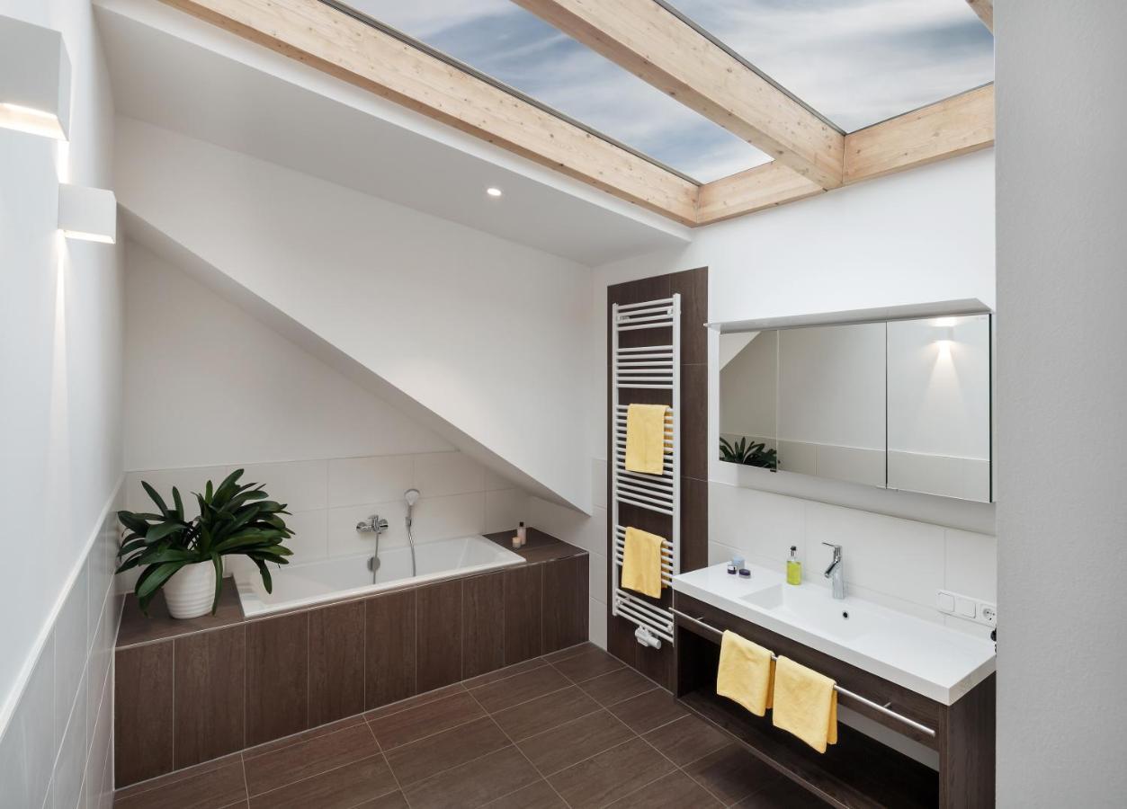 Wirtshaus & Hotel Goldener Greif Edelsfeld ภายนอก รูปภาพ