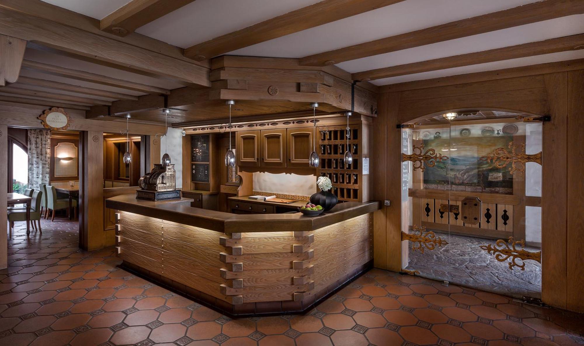 Wirtshaus & Hotel Goldener Greif Edelsfeld ภายนอก รูปภาพ