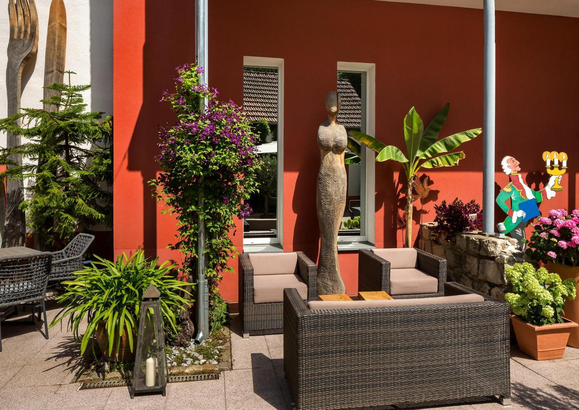 Wirtshaus & Hotel Goldener Greif Edelsfeld ภายนอก รูปภาพ