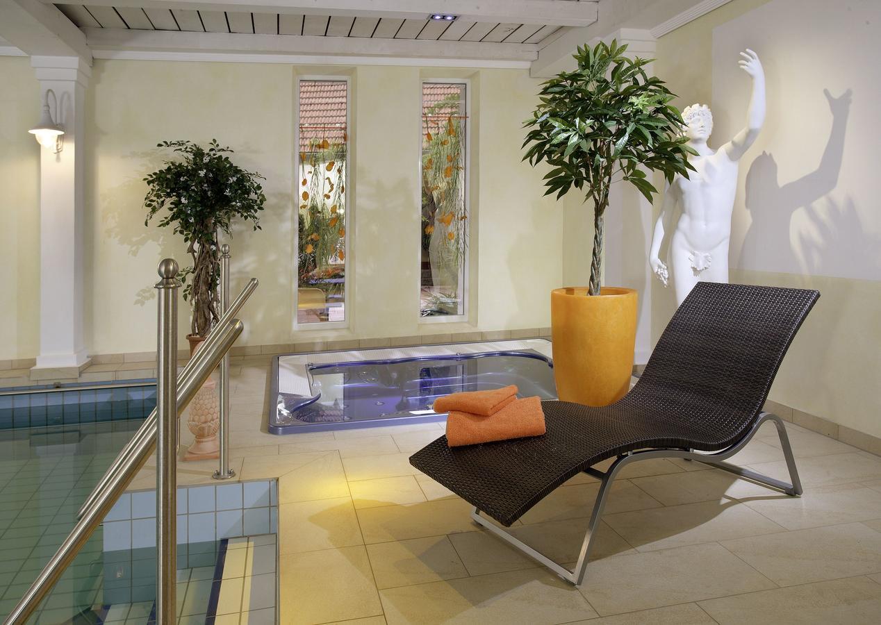 Wirtshaus & Hotel Goldener Greif Edelsfeld ภายนอก รูปภาพ