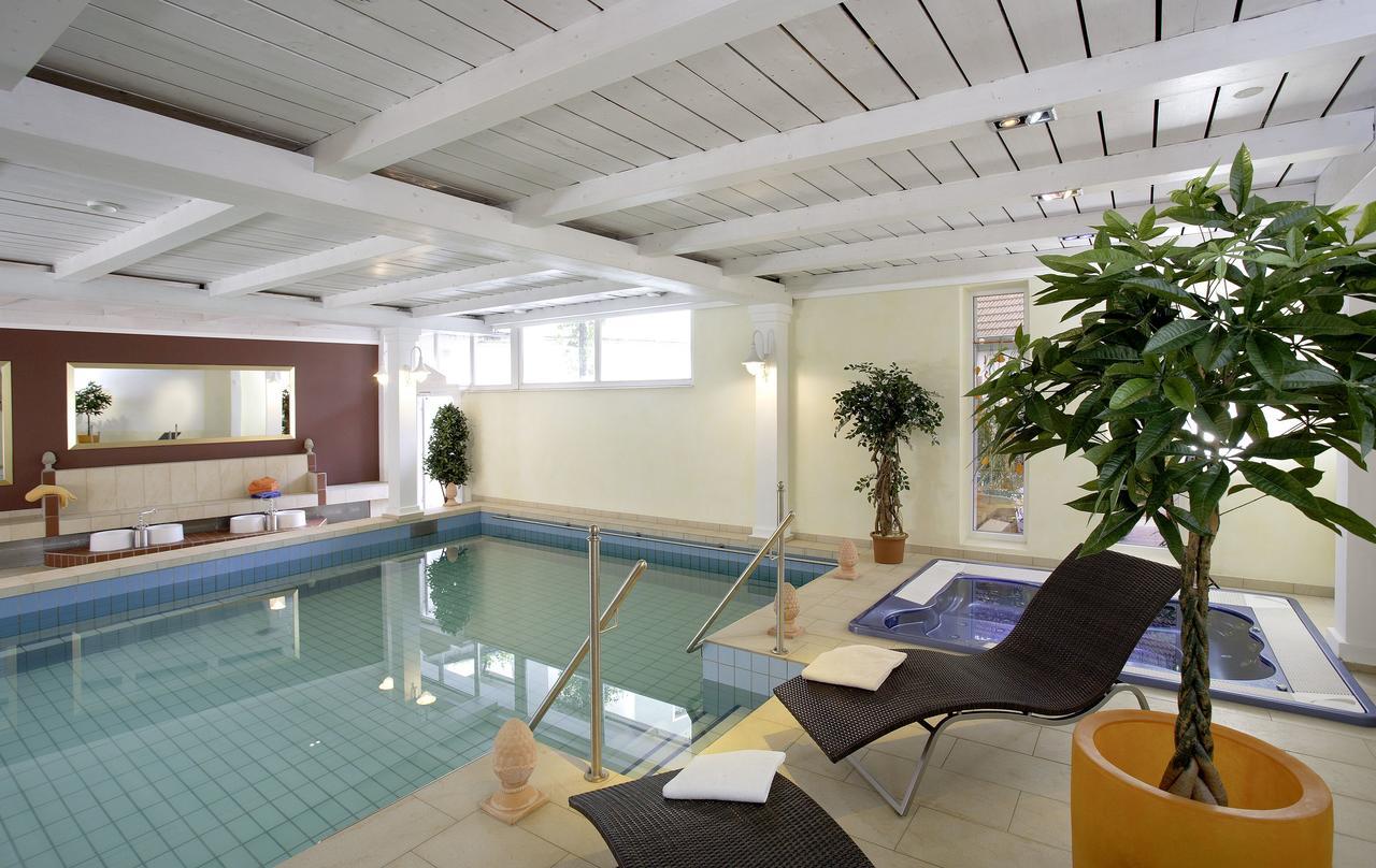 Wirtshaus & Hotel Goldener Greif Edelsfeld ภายนอก รูปภาพ
